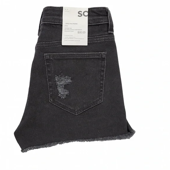 SO NWT Junior’s size 11 black denim mom jean shorts. 30” waist, 2.5” inseam - Picture 2 of 2